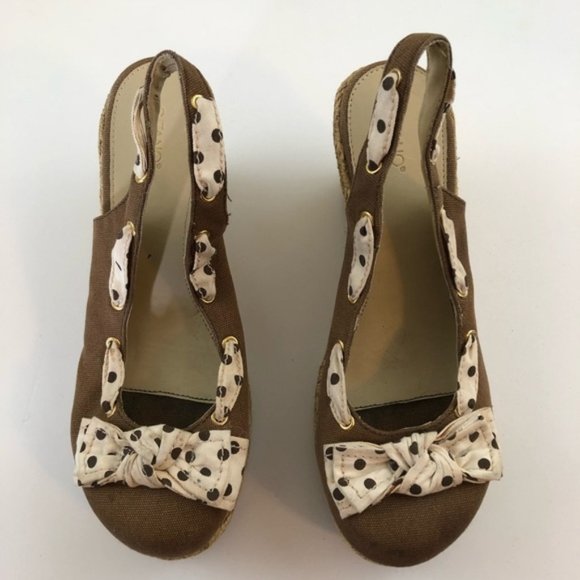 5/$25 Gitano Brown Polka Dot Shoes - Picture 1 of 5